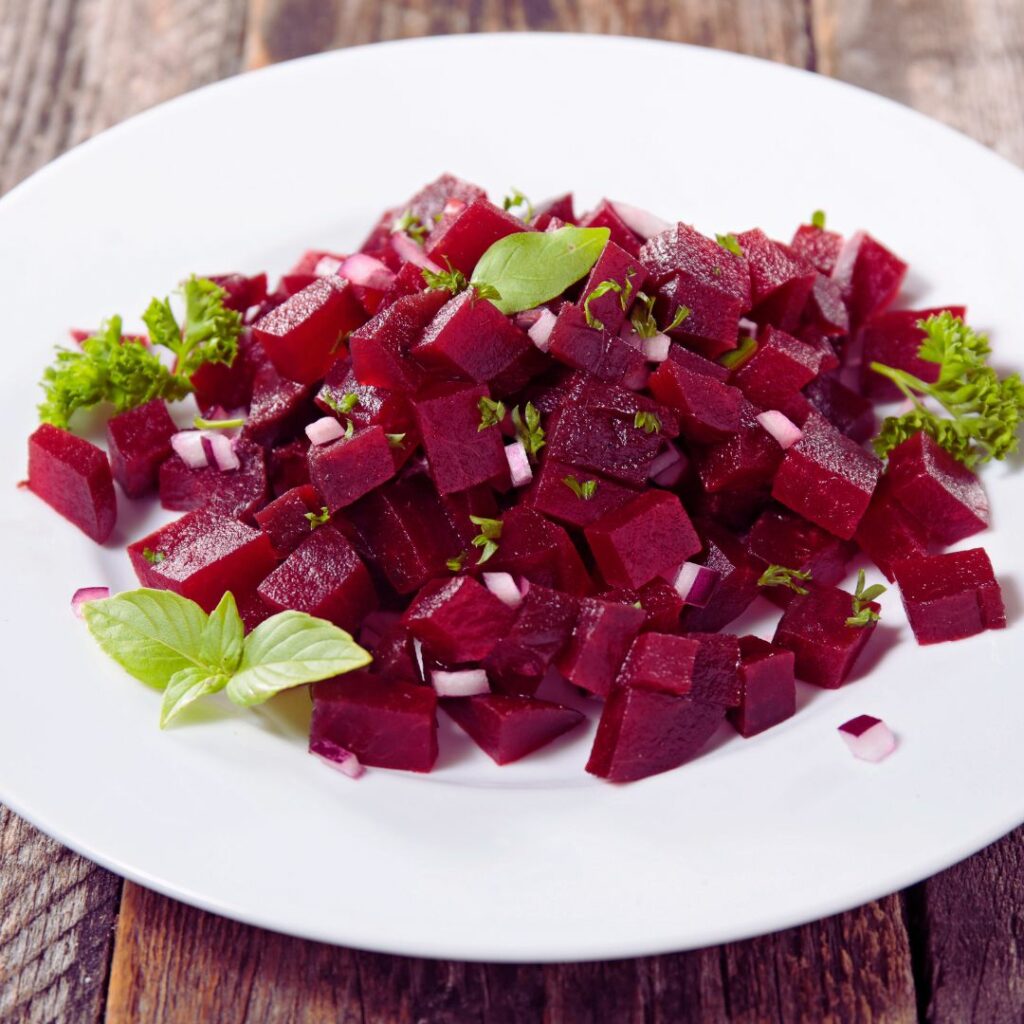 Rote Beete Salat mit Ziegenkäse und Kichererbsen