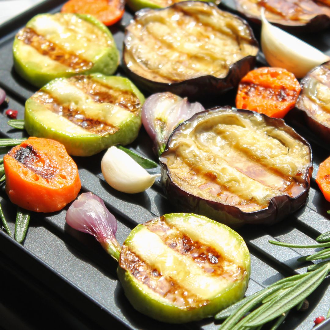 Ausgewogene Ernährung im Sommer. Gesund Grillen