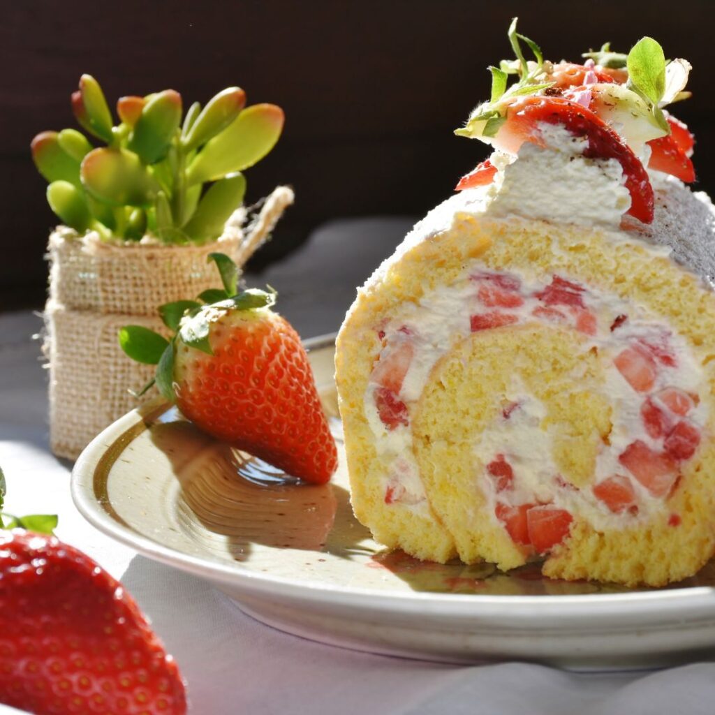 Erdbeerroulade mit Joghurtfüllung – leichter & vollwertiger