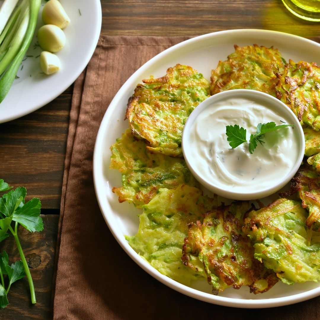 Zucchini-Laibchen mit Feta und Hüttenkäse